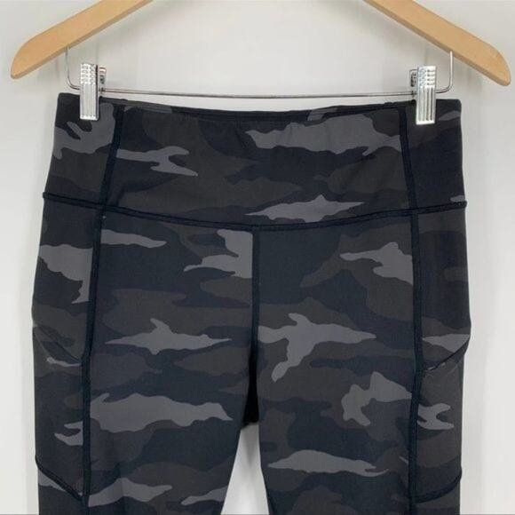 Athleta Camo Contender 7/8 Camouflage Leggings Black/Gray Large - Picture 7 of 12